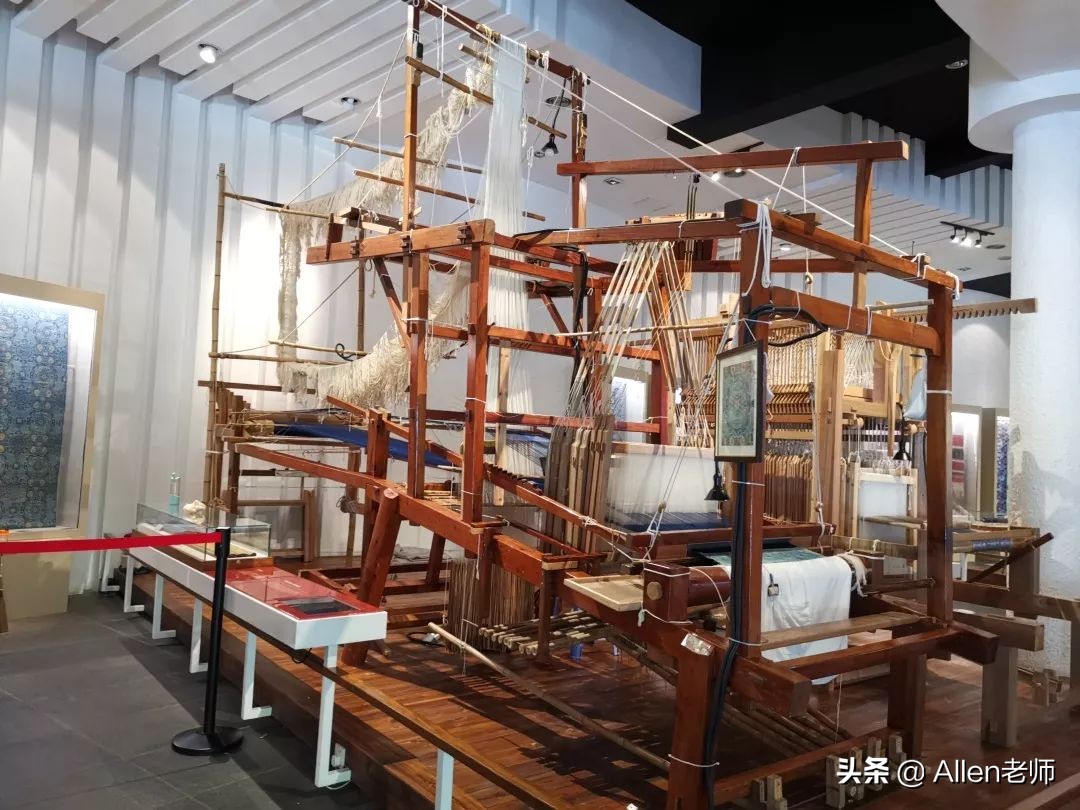 中国古代的纺织业，主要有几个丝绸产区？